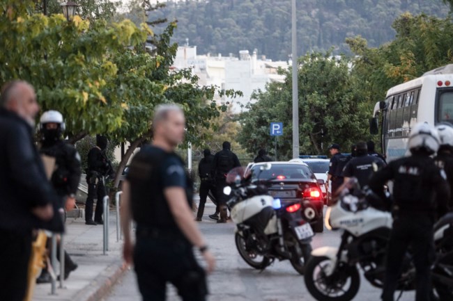 Έκρηξη στους Αμπελόκηπους: Ποινική δίωξη για 4 κακουργήματα στον 31χρονο, την τραυματία και τη γυναίκα που αναζητείται