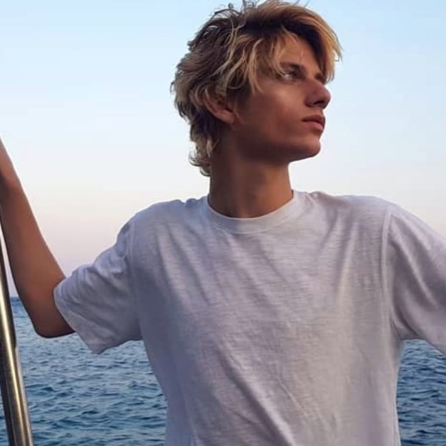Αυτοκτόνησε το μοντέλο και πρώην υποψήφιος στις auditions του GNTM, Ερμής Καραγιάννης - "Δεν με γεμίζει τίποτα" [βίντεο]