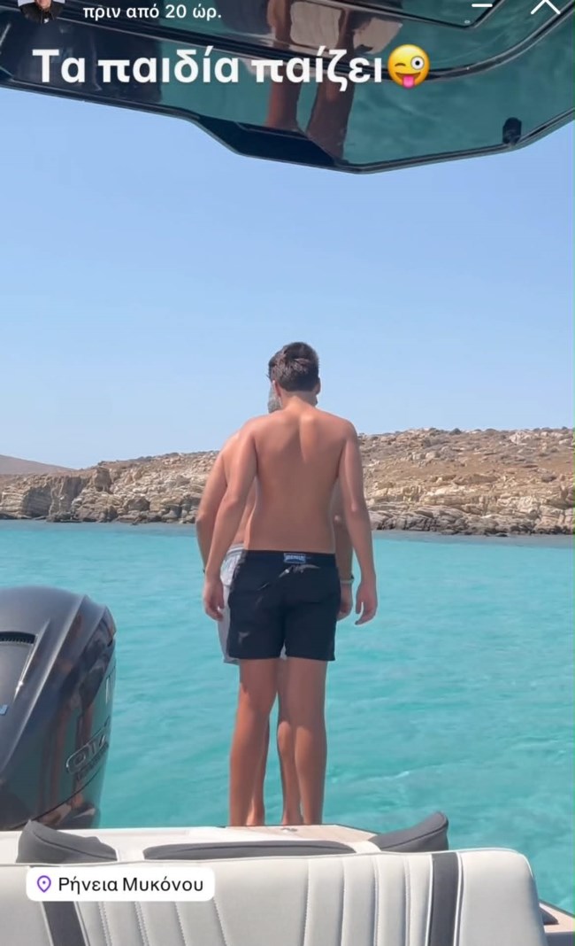 Στις Κυκλάδες με τους γιους του ο Γιώργος Λιάγκας: Η εμφάνιση σε κοσμοπολίτικη πλαζ της Μυκόνου