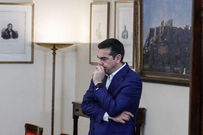 Τσίπρας σκεφτικός στο προεδρικό