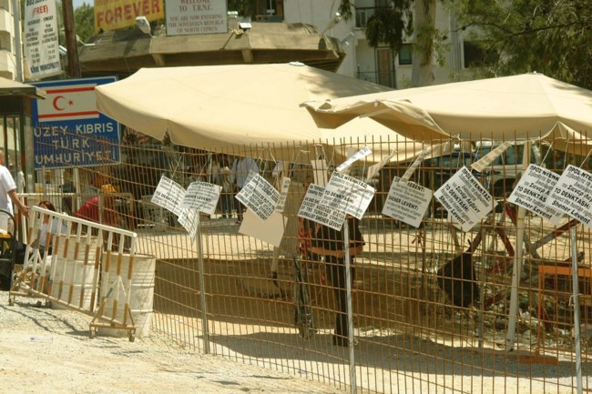 Σενέρ Λεβέντ: Ο Τουρκοκύπριος δημοσιογράφος που είναι κατά της κατοχής και ο Ερντογάν ζητά την φυλάκισή του