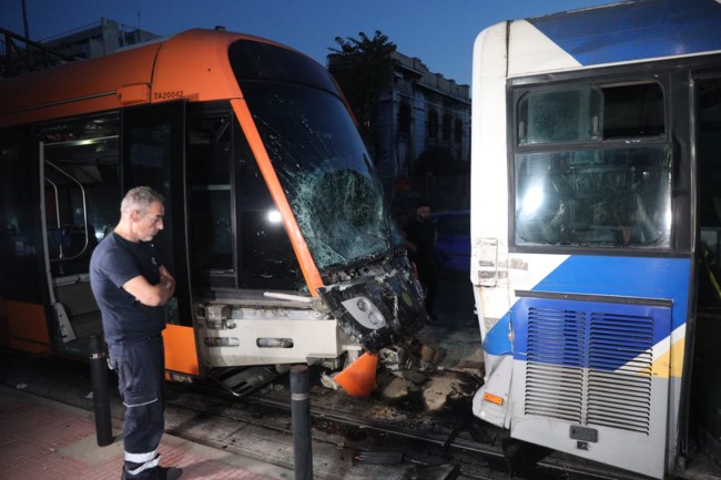 ΣΥΓΚΡΟΥΣΗ ΤΡΑΜ ΛΕΩΦΟΡΕΙΟΥ