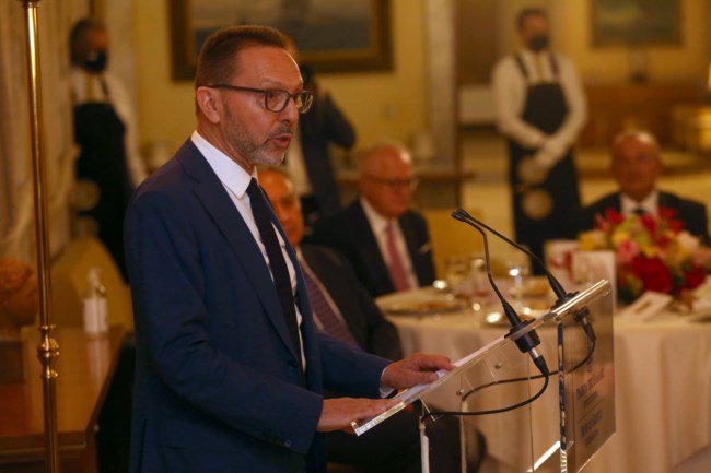 Το δείπνο στην ΤτΕ προς τιμήν του Ζαν Κλοντ Γιούνκερ - Με Μητσοτάκη, Παπαδήμο, Παπανδρέου, Βενιζέλο