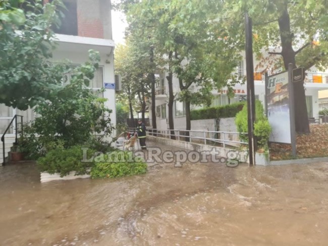 Ιανός - Χτυπήθηκε και η Φθιώτιδα: Συναγερμός για εγκλωβισμένους ανθρώπους σε σπίτια και αυτοκίνητα