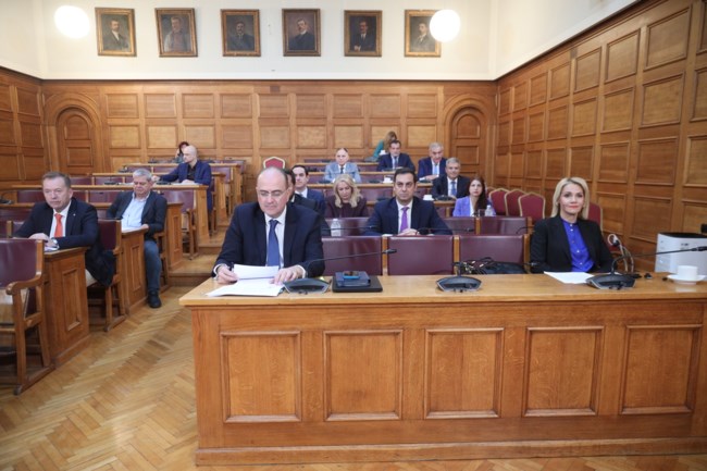 Εξεταστική ΟΠΕΚΕΠΕ- Επεισόδιο με τον Βάρρα: Κάρφωσε Βορίδη και τελικά δέχθηκε να απαντήσει σε ερωτήσεις