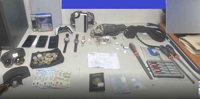 Αττική: Εξαρθρώθηκε συμμορία Χιλιανών που "άδειαζε" πολυτελείς κατοικίες σε βόρεια και νότια προάστια - Πάνω από 400.000 ευρώ η "λεία"
