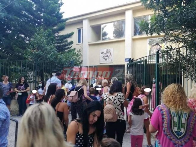 Άνοιγμα σχολείων: Πρώτο κουδούνι και για τους ψεκασμένους - Παρατράγουδα με τους αρνητές της μάσκας [εικόνες - βίντεο]