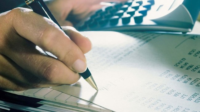 Το σχέδιο για τη μείωση των φόρων των μισθωτών – Πώς θα ωφεληθεί η μεσαία τάξη