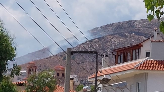 Σχιστό: Αναζωπυρώθηκε η φωτιά - Συναγερμός στην Πυροσβεστική