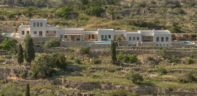 Η παραδοσιακή "πρακτική" της "πεζούλας" επιστρέφει στην Πάρο