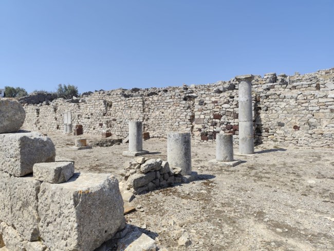 θηρα μενδωνη