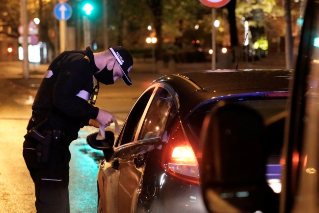 Επιστρέφει ο εφιάλτης του κορονοϊού στην Ευρώπη: "Κόλλησαν" οι εμβολιασμοί, αυξάνονται τα κρούσματα