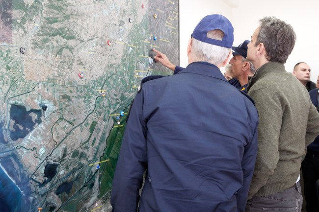 Ο Μητσοτάκης μπροστά στον χάρτη: Ενημέρωση για τις κινήσεις των μεταναστών- Δεν θα περάσει κανείς