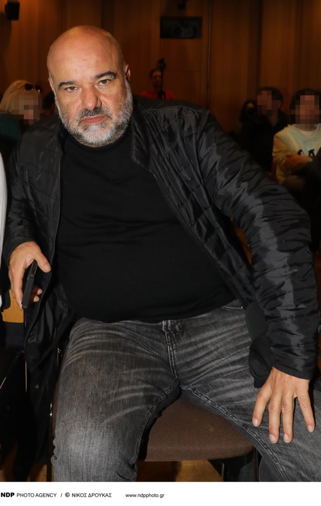 Δίκη Κώστα Κωστόπουλου: Ομόφωνα αθώος ο σκηνοθέτης για την κατηγορία του βιασμού της ηθοποιού Έλενας Αθανασοπούλου