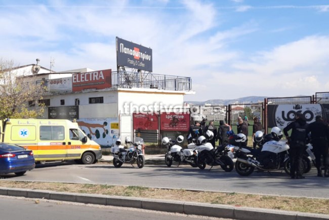 Θεσσαλονίκη 28η Οκτωβρίου: Επεισόδια προκάλεσαν εθνικιστές - Τραυματίστηκε αστυνομικός [εικόνες - βίντεο]