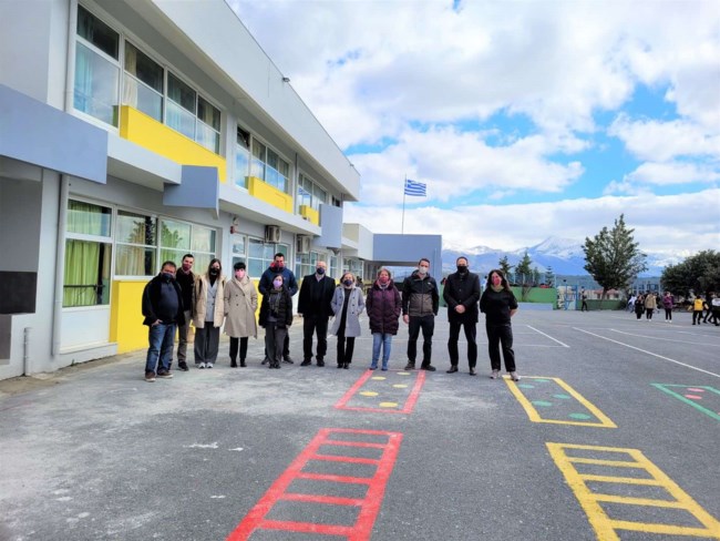 Αρκαλοχώρι: Διαδραστικοί πίνακες στο 2ο Δημοτικό Σχολείο - Το ευχαριστώ των δασκάλων στο Μαξίμου
