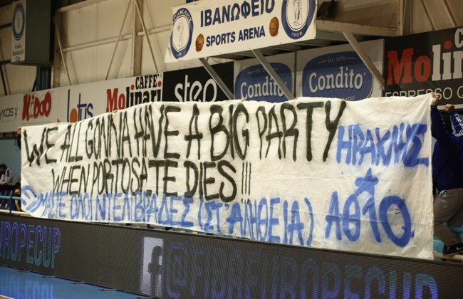Οι οπαδοί του Ηρακλή επιτέθηκαν στον Άρη Πορτοσάλτε: Τι έγραψαν σε πανό [εικόνα]