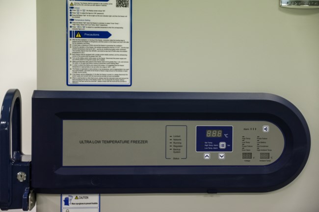 Εμβόλιο - Έφθασαν στην Ελλάδα τα ψυγεία: 80.000 δόσεις σε θερμοκρασία -70° Κελσίου [εικόνες]