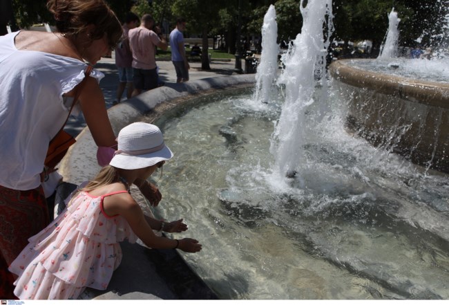 Ισχυρός καύσωνας με 42άρια από σήμερα: Τηλεργασία στο Δημόσιο - Ποια σχολεία θα παραμείνουν κλειστά