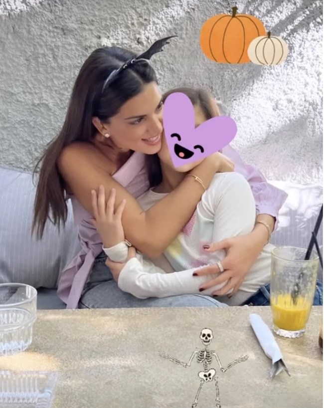 "Είχες και στο χωριό σου Halloween;" H ανάρτηση της Τσιμτσιλή που προκάλεσε αρνητικά σχόλια