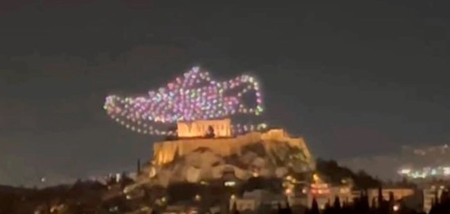 Σάλος για διαφήμιση αθλητικών παπουτσιών με drones πάνω από την Ακρόπολη - Μηνύσεις από το Υπουργείο Πολιτισμού