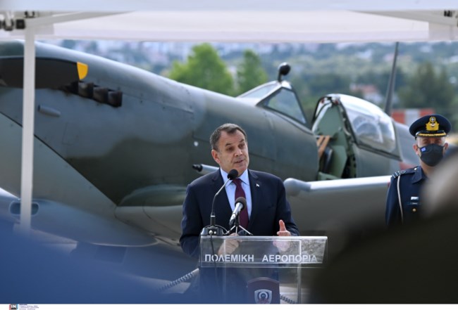 Δεκέλεια: Τελετή υποδοχής του θρυλικού Spitfire - Δείτε το εν δράσει σε εντυπωσιακούς ελιγμούς [Εικόνες]