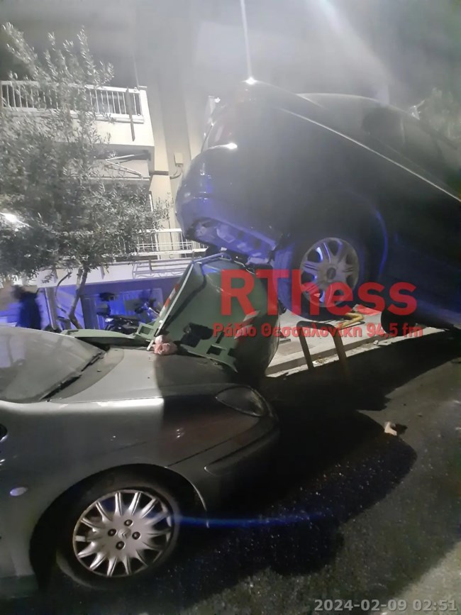 Θεσσαλονίκη: Λεωφορείο του ΟΑΣΘ πήρε σβάρνα σταθμευμένα οχήματα [εικόνες - βίντεο]