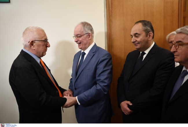 Συγκινημένος ο Κακλαμάνης στην τελετή παράδοσης- παραλαβής: Σας ευχαριστώ για την αγάπη σας και τη σημερινή υποδοχή