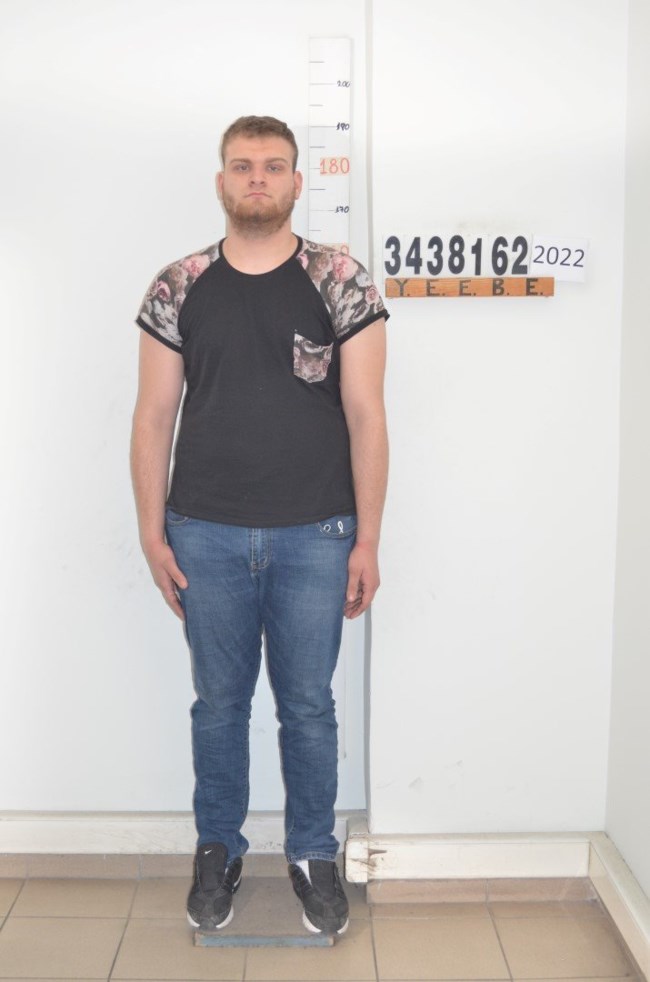 1) ( επ ) GEGA ( ον ) ALEKSANDRO του ARTAN, γεν . 2002 στην Αλβανία