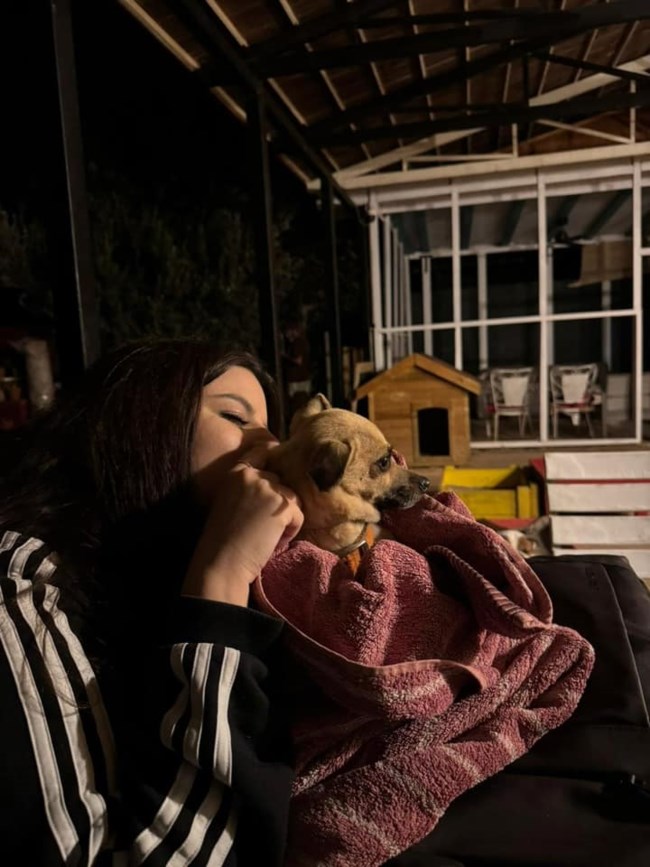 Η Μαργαρίτα σώθηκε μετά από επιχείρηση σε καταυλισμό στο Κορωπί: Τα πρώτα της βήματα στην ασφάλεια και την αγάπη