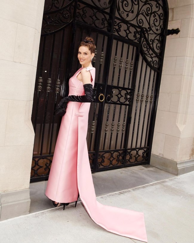 Ντάσα Ζούκοβα Νιάρχου: Η glamour εμφάνιση αλά Όντρεϊ Χέπμπορν που θύμισε παλιό καλό Χόλιγουντ