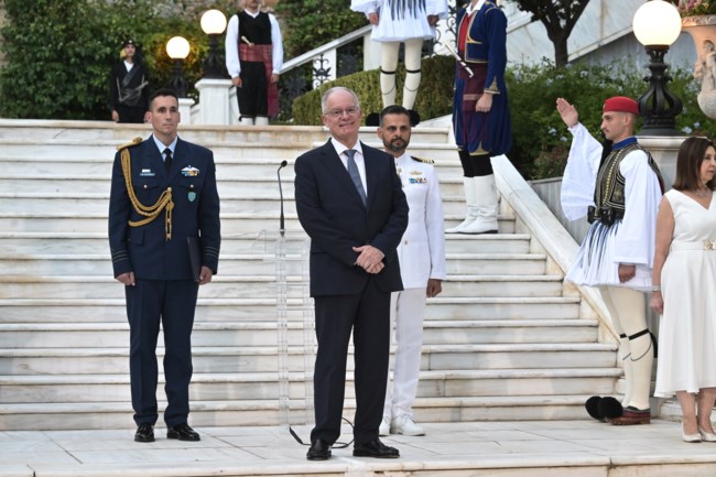 Προεδρικό Μέγαρο - Γιορτή για την Αποκατάσταση της Δημοκρατίας: Τα παγωμένα χαμόγελα, οι απουσίες και τα "πηγαδάκια"