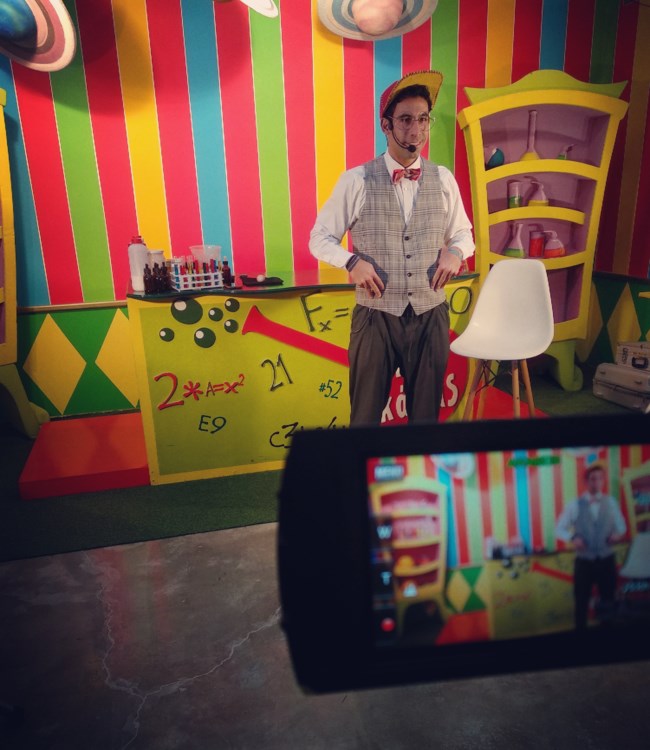 Πώς να οργανώσετε διαδικτυακά παιδικά πάρτι γενεθλίων: Ξετύλιγμα δώρων σε ζωντανή σύνδεση