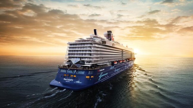 Άνοιξε η κρουαζιέρα στα Χανιά: Το θηριώδες "Mein Schiff 5" έδεσε στη Σούδα