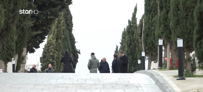 Θρήνος στην κηδεία της Μαρίας Καρνέση και του Αντώνη Βλασσάκη που δολοφονήθηκαν από τον "Αρη" - Συντετριμμένη η Δέσποινα Καρνέση