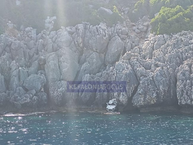 Σοκ στην Κεφαλονιά: Νεκρός 23χρονος σε τροχαίο, έπεσε με το αυτοκίνητο στη θάλασσα