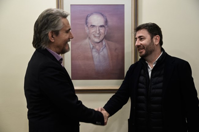 Αλλαγή φρουράς στη Χαριλάου Τρικούπη: "Ξεκινάμε από σήμερα τη δουλειά", δήλωσε ο Ανδρουλάκης - Οι πρώτες κινήσεις του