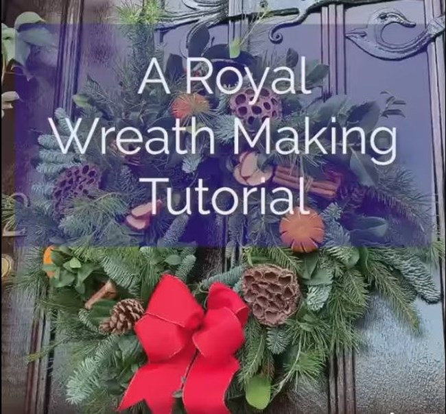 queen elizabeth christmas deco