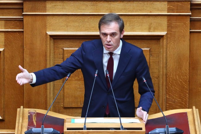 Κόντρα Μαρινάκη - Μάντζου για "Φραπέ": "Αν κληθεί με βίαιη προσαρμογή, δε θα απαντήσει" - "Ομερτά για το σκάνδαλο"