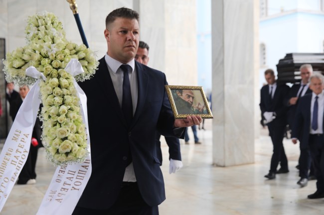 μανουσακης