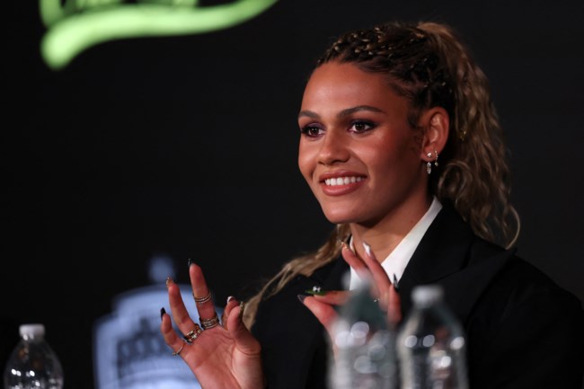 Αυτή είναι η πιο ακριβοπληρωμένη ποδοσφαιρίστρια στον κόσμο - Κόρη του παλιού σταρ του ΝΒΑ, Ντένις Ρόντμαν