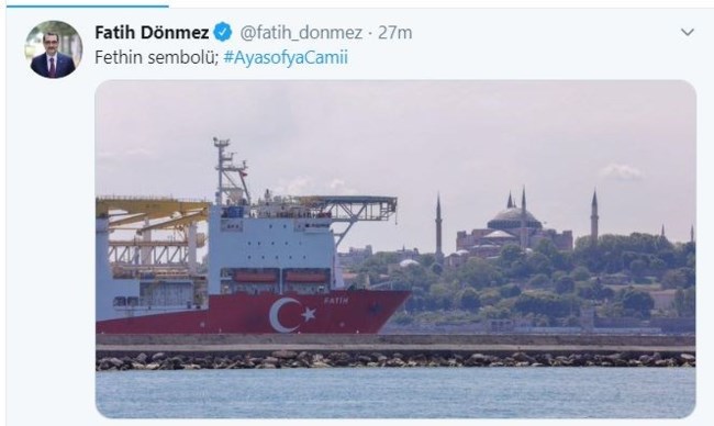 Προκαλεί ο Τούρκος υπουργός Ενέργειας: Η φωτογραφία με τον Πορθητή και την Αγιά Σοφιά