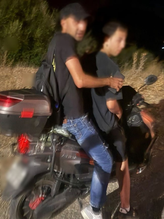 Πάτρα: Φωτογραφίες ντοκουμέντα για τους εμπρησμούς - Δύο νεαροί με μηχανάκι και ένας 25χρονος με αναπτήρες