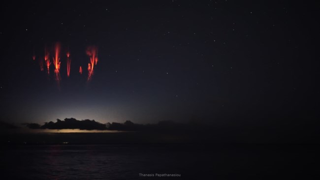 Μάγεψε το διπλό Red Sprite στην Ικαρία- Το μοναδικό φαινόμενο που εμφανίζεται στο Αιγαίο και απασχολεί τη Nasa