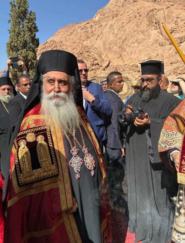 ΜΟΝΗ ΣΙΝΑ ΕΝΘΡΟΝΙΣΗ