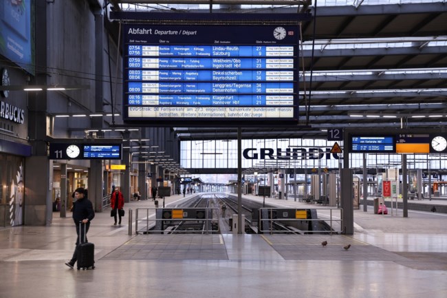 Χάος στις συγκοινωνίες στη Γερμανία: 24ωρη απεργία σε σιδηροδρόμους, αεροδρόμια, λιμάνια και αυτοκινητοδρόμους