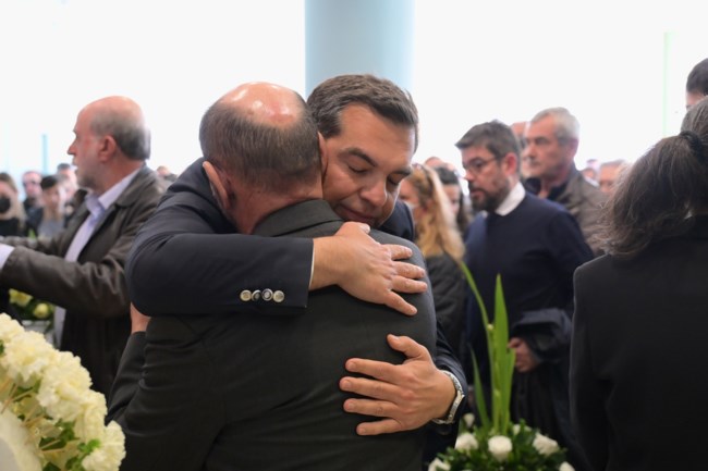 Τραγωδία στα Τέμπη: Θρήνος στην πολιτική κηδεία του Βάιου Βλάχου στην Καρδίτσα - Παρών και ο Αλέξης Τσίπρας