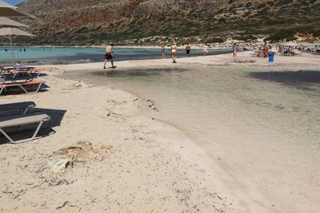 Χανιά: Βρωμιές και δυσωδία στον Μπάλο - Έκλεισε ο "πόρος" και το νερό δεν κυκλοφορεί [εικόνες]