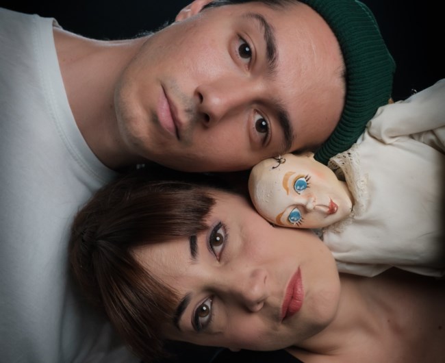 Αρωμα... Netflix στη θεατρική Αθήνα με το ψυχολογικό θρίλερ "Παιχνιδοποιός" του Γκάρντνερ ΜακΚέυ