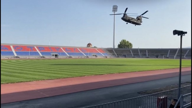 Με ελικόπτερο Σινούκ στα Τρίκαλα ο Κυριάκος Μητσοτάκης - Σε εξέλιξη σύσκεψη στην Καρδίτσα [εικόνες]